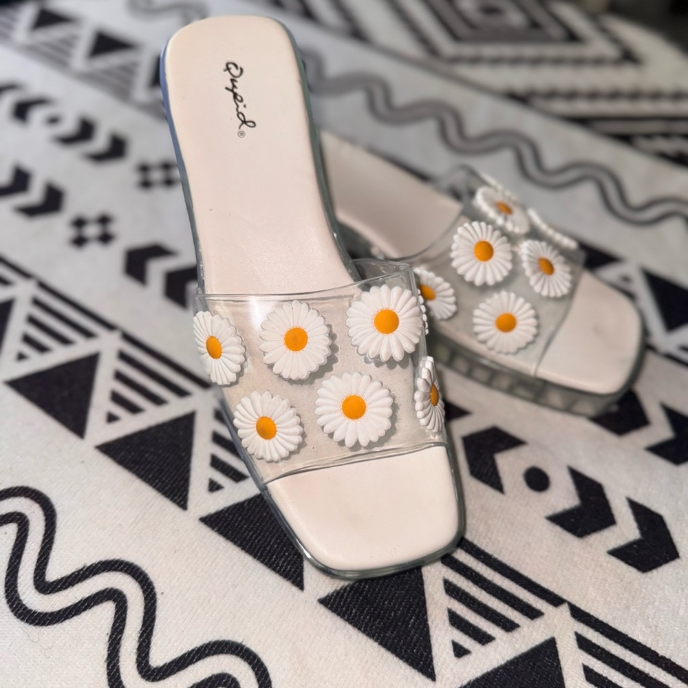 Cupid White Floral Women's Slide Sandals